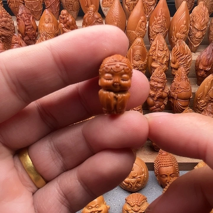 橄榄核吊坠12青衣