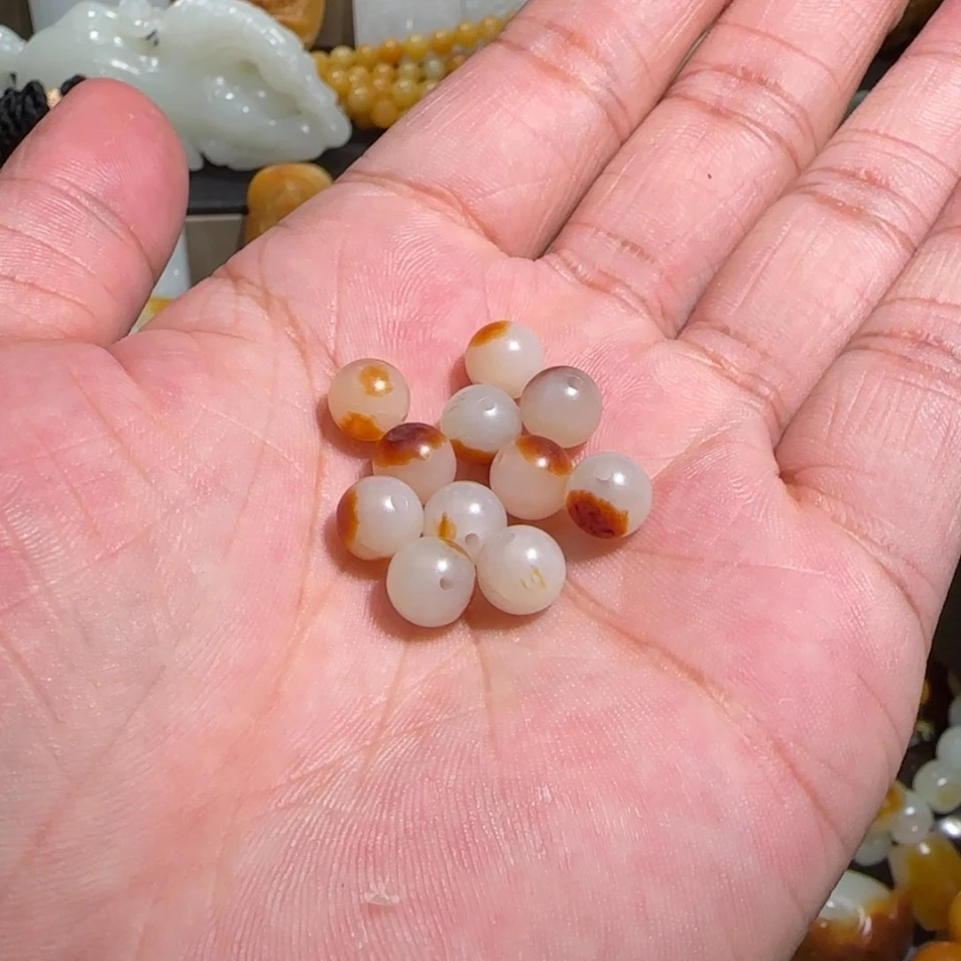 和田玉颈饰未镶嵌女***。