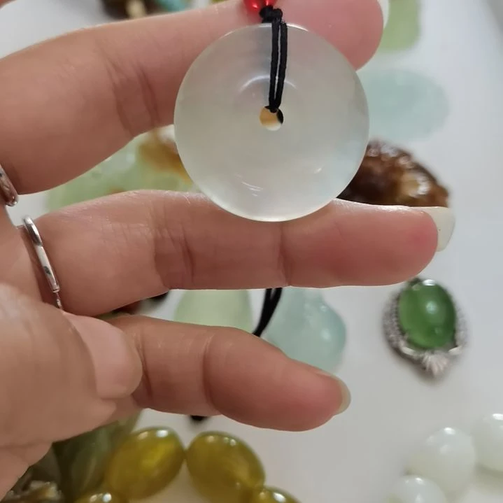 未镶嵌蛇纹石玉吊坠