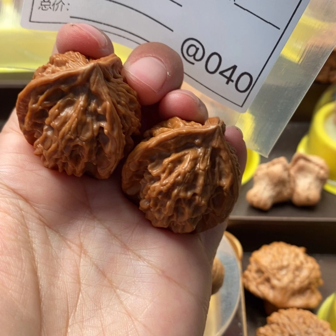 文玩核桃吊坠三棱