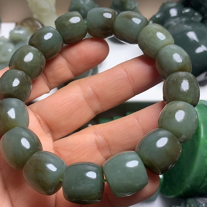 用***8和田玉未镶嵌颈饰