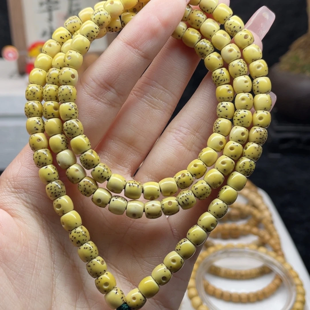 星月菩提吊坠H7 3分之2鸡油黄108