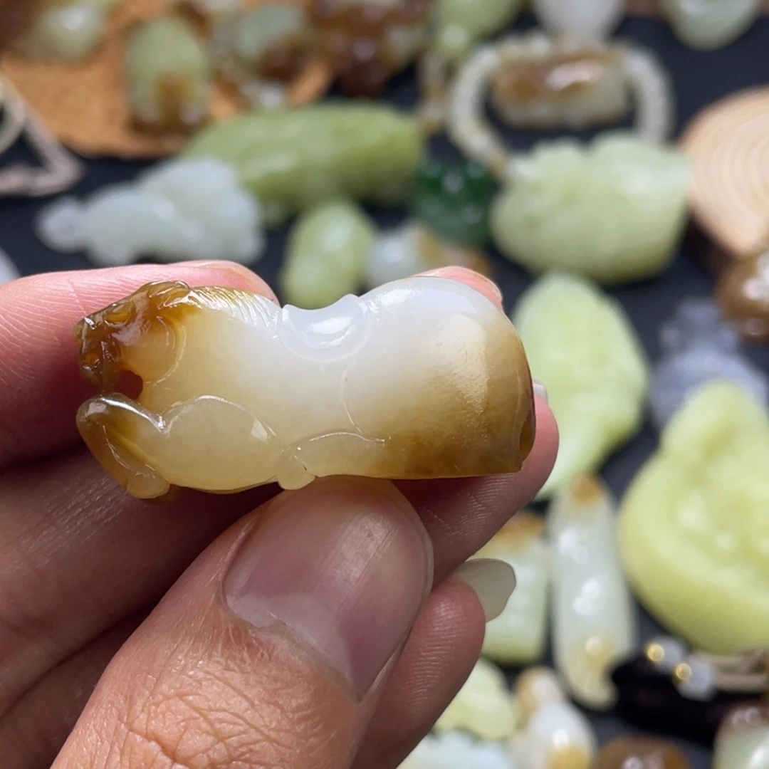 和田玉未镶嵌颈饰俄芭莎糖马