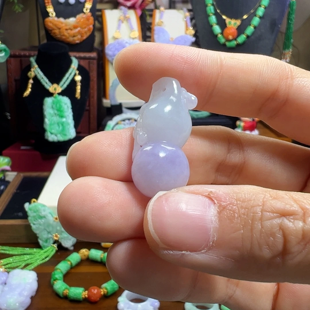 *****翡翠未镶嵌颈饰拍三个