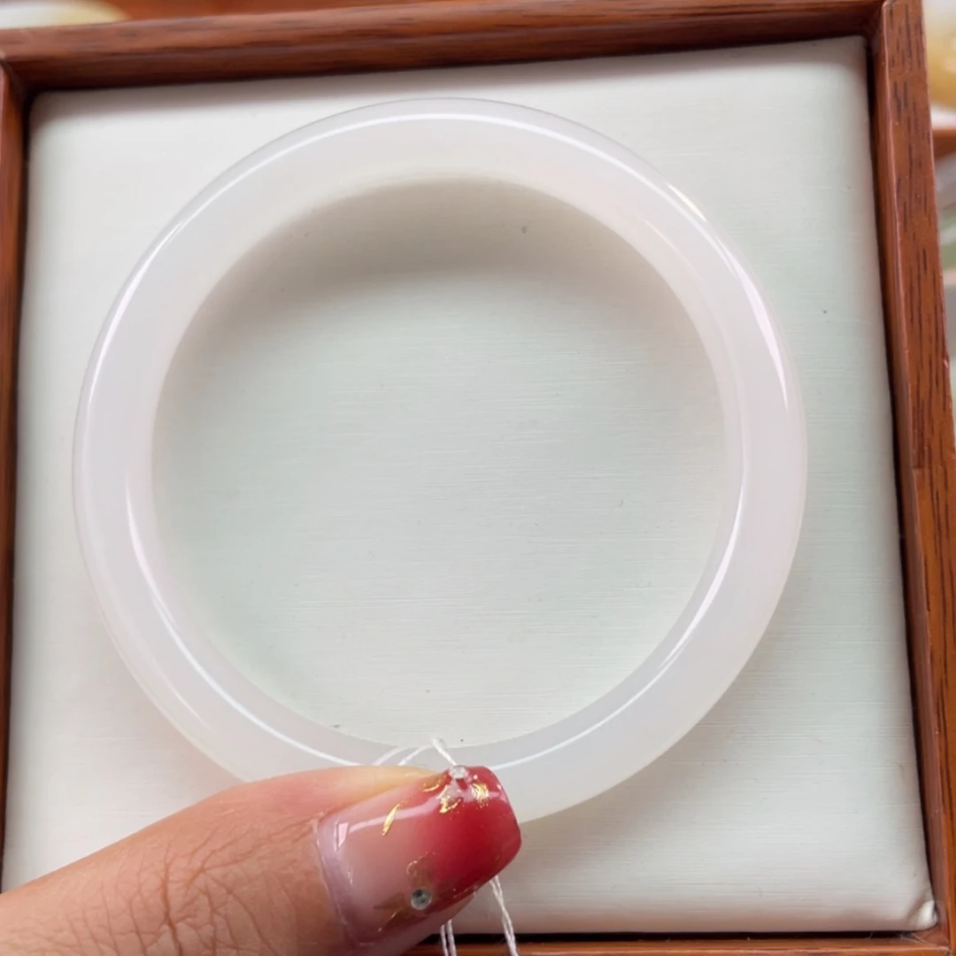 【闪购商品】和田玉手镯未镶嵌58