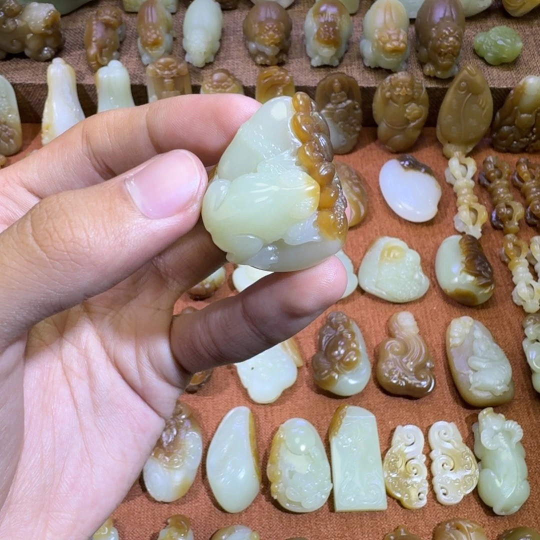 和田玉未镶嵌颈饰