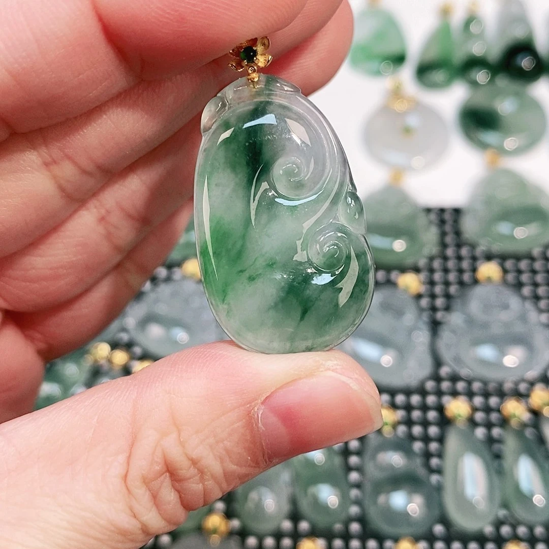 翡翠颈饰18K金镶嵌吊坠