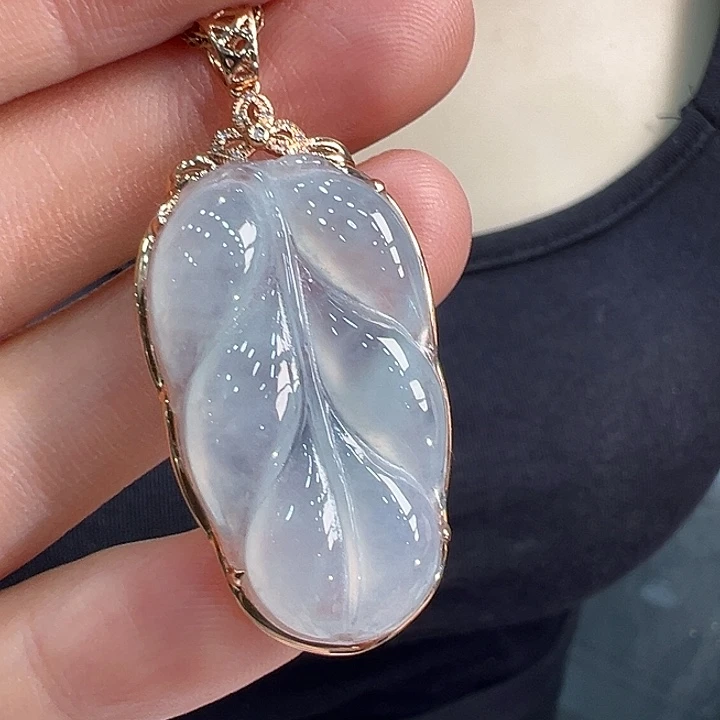 翡翠18K金镶嵌颈饰吊坠