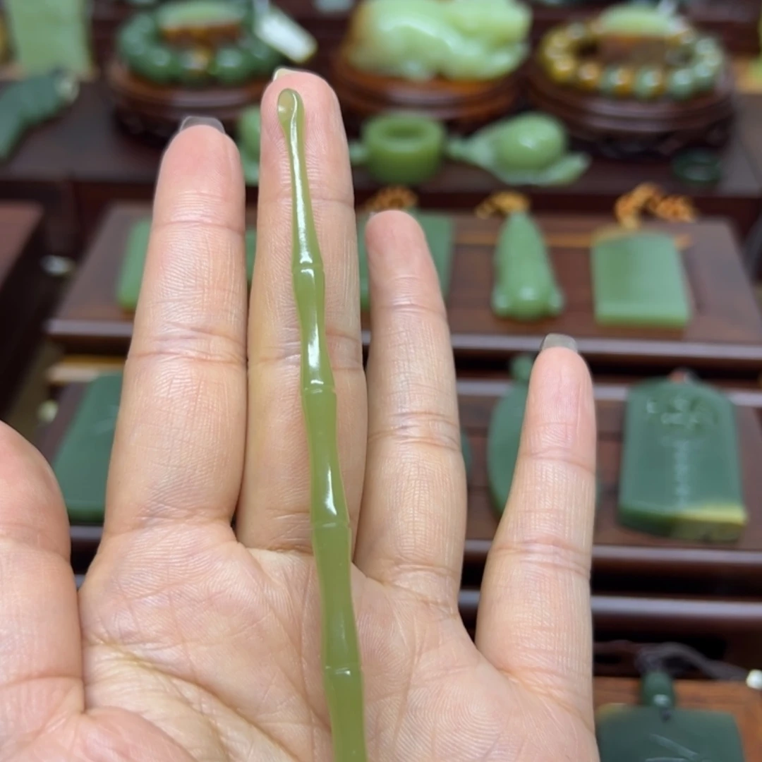 【闪购商品】未镶嵌岫岩老玉（透闪石质玉）把件挖耳勺