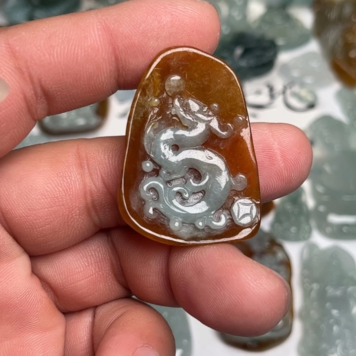 翡翠未镶嵌颈饰仿古龙