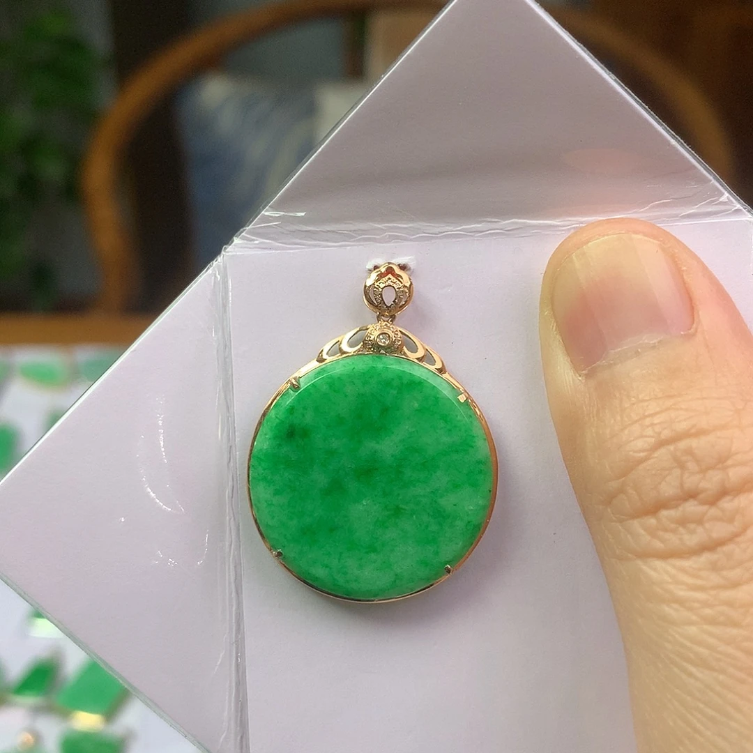 翡翠18K金镶嵌颈饰翡翠首饰