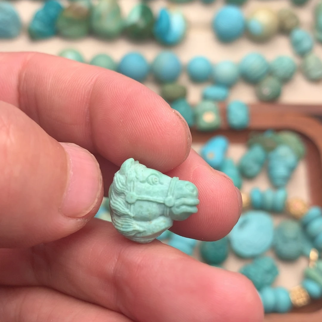 绿松石未镶嵌颈饰