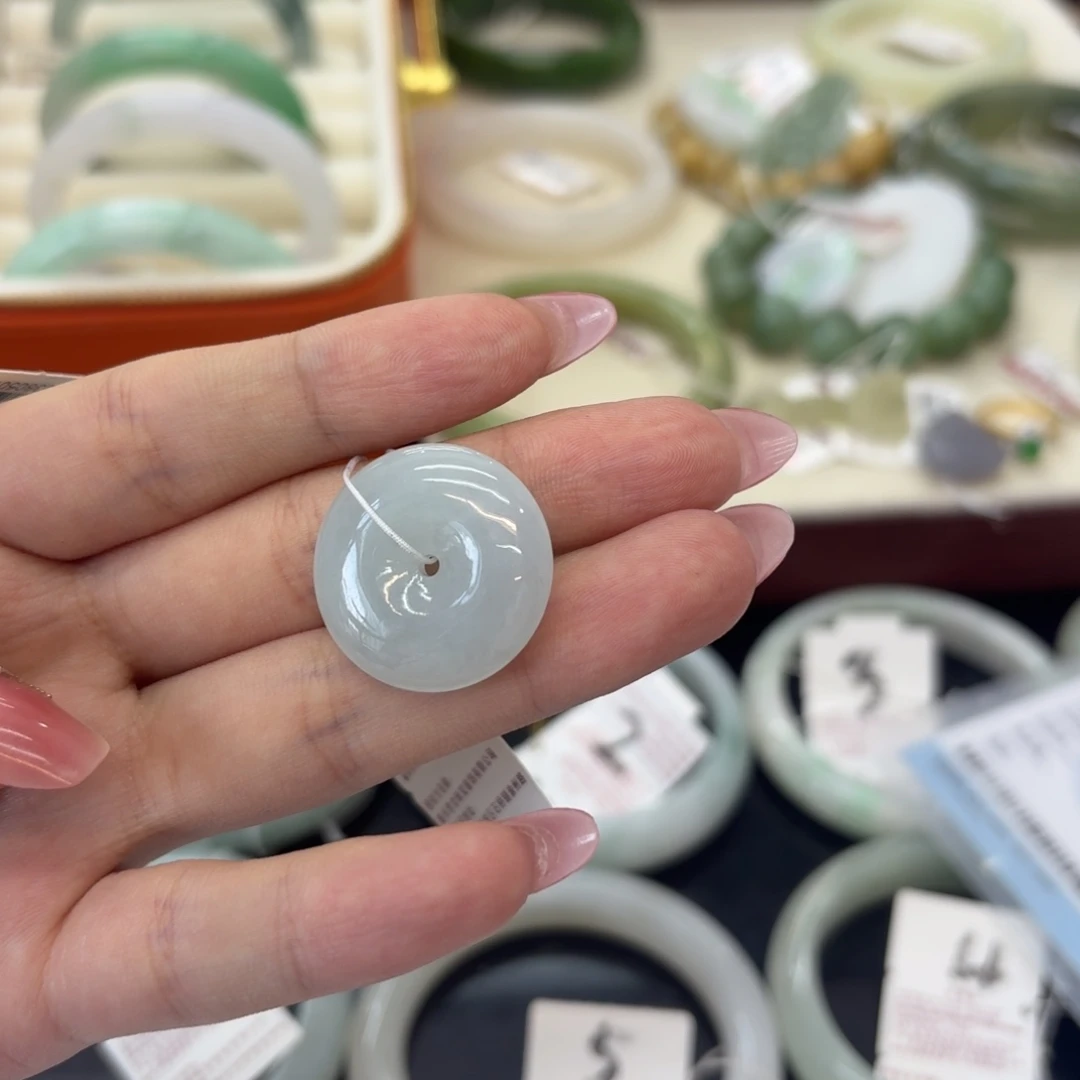 颈饰未镶嵌翡翠平安扣