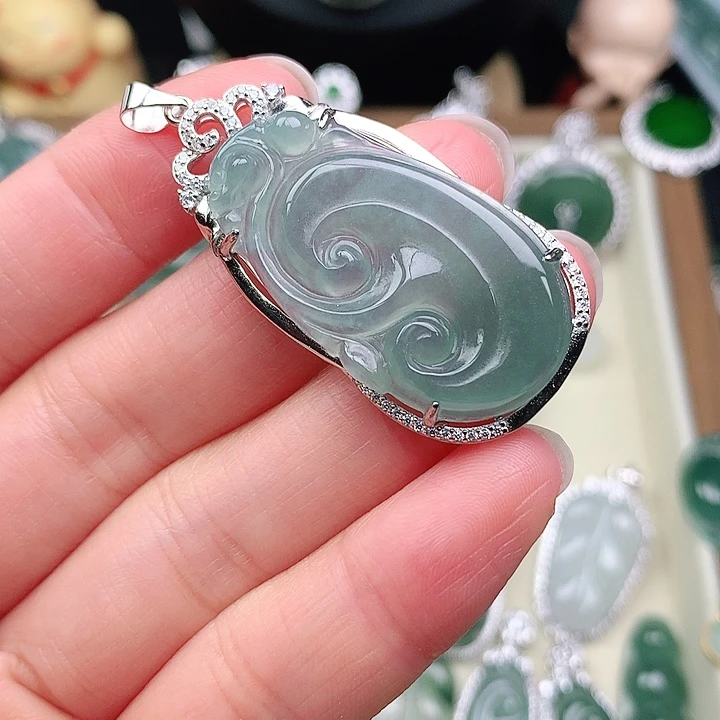 颈饰未镶嵌翡翠林*铃吊坠