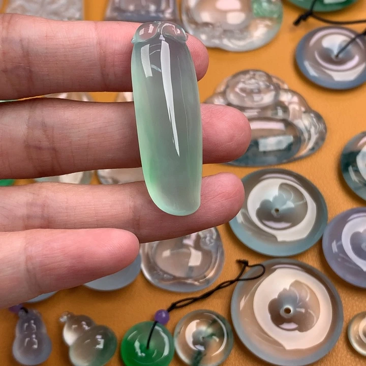 颈饰未镶嵌翡翠….