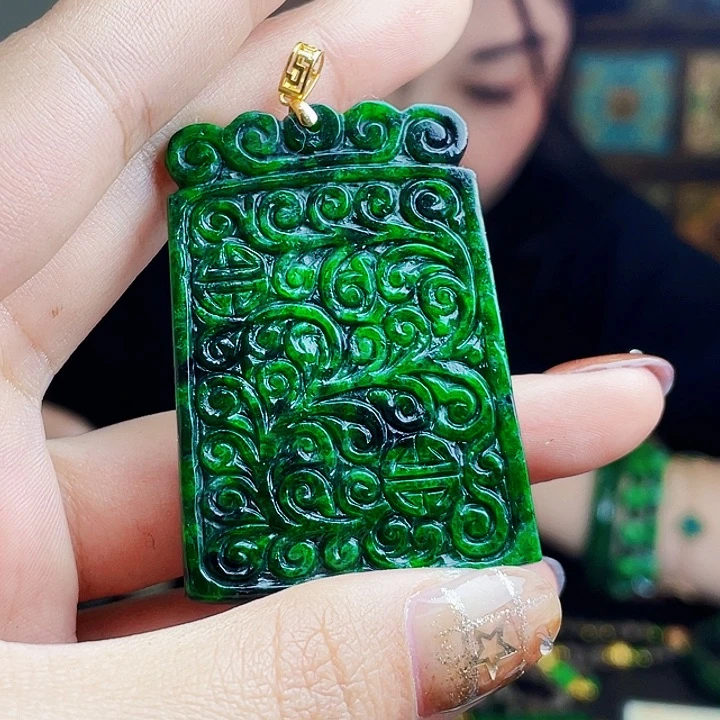 翡翠18K金镶嵌颈饰多样性