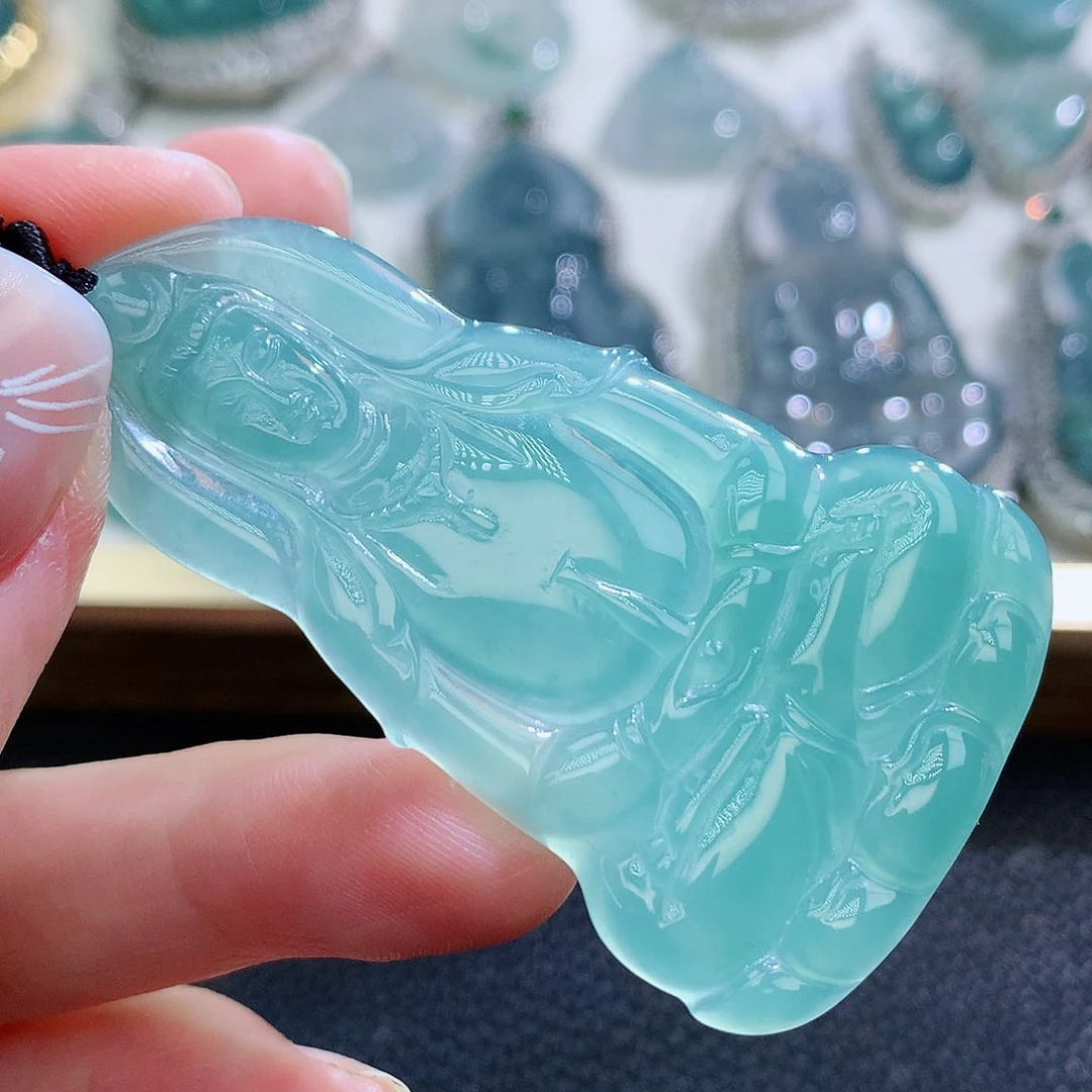 翡翠颈饰未镶嵌翡翠