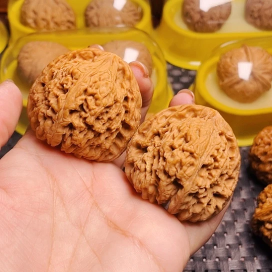 一*发文玩核桃南疆石一对