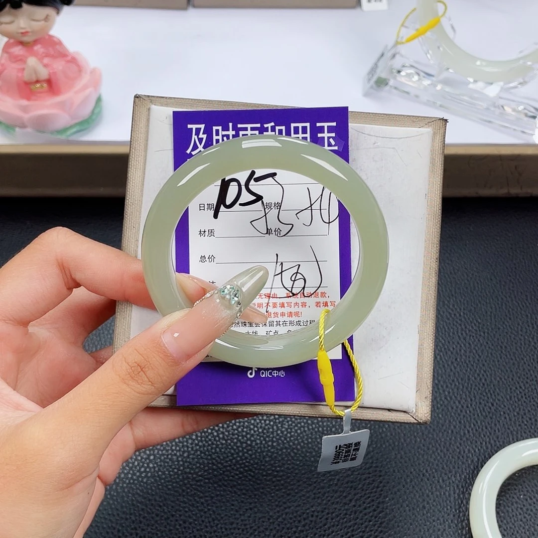 筱***和田玉手镯未镶嵌
