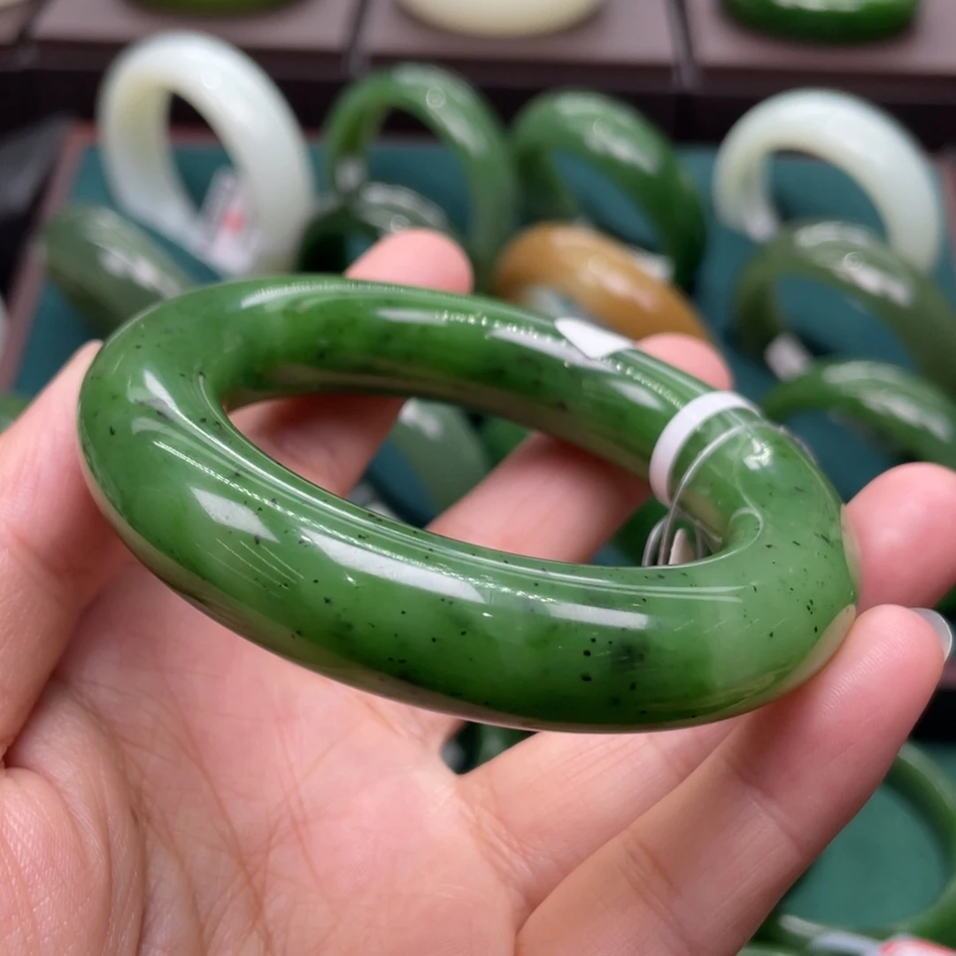 和田玉（碧玉）未镶嵌手镯