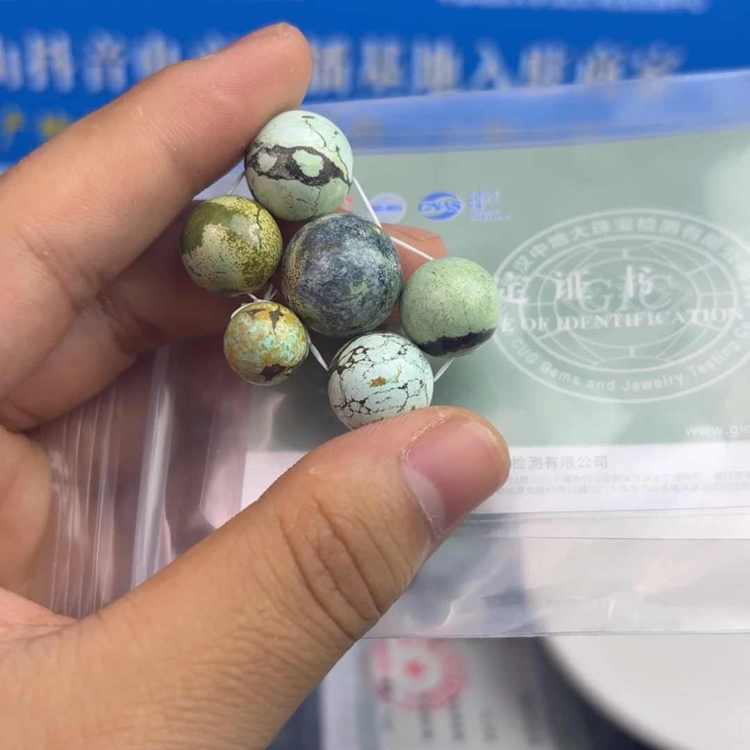 绿松石未镶嵌珠宝奇石