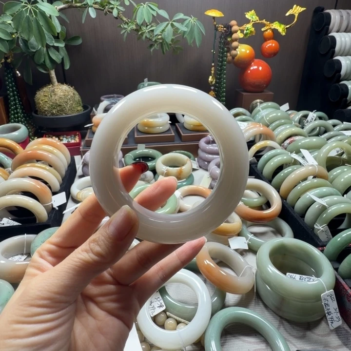 石英质玉未镶嵌手镯