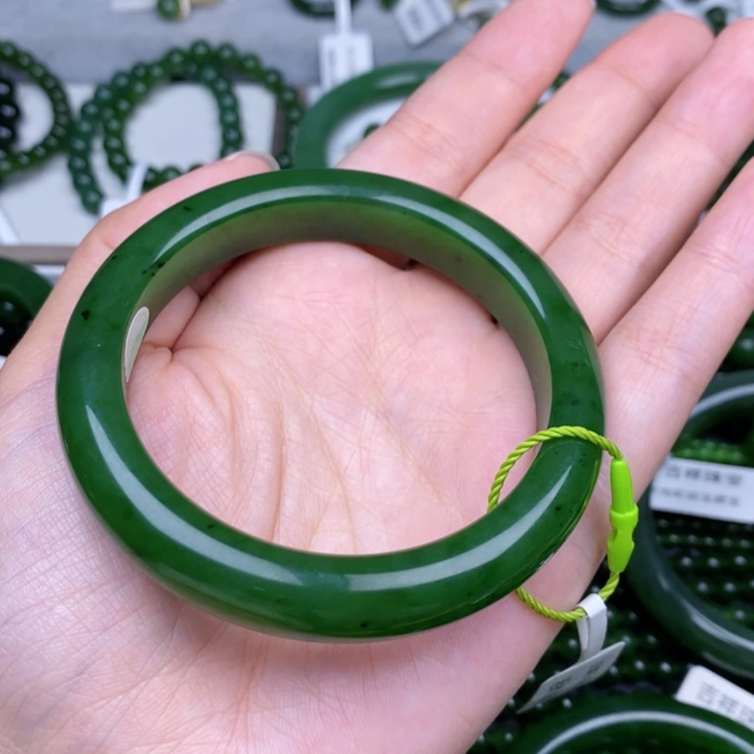 未镶嵌手镯和田玉（碧玉）雪****?