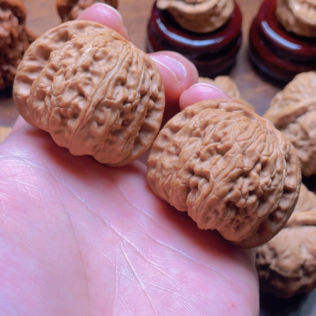 核桃白狮子文玩核桃