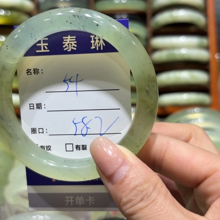 未镶嵌岫玉手镯天然