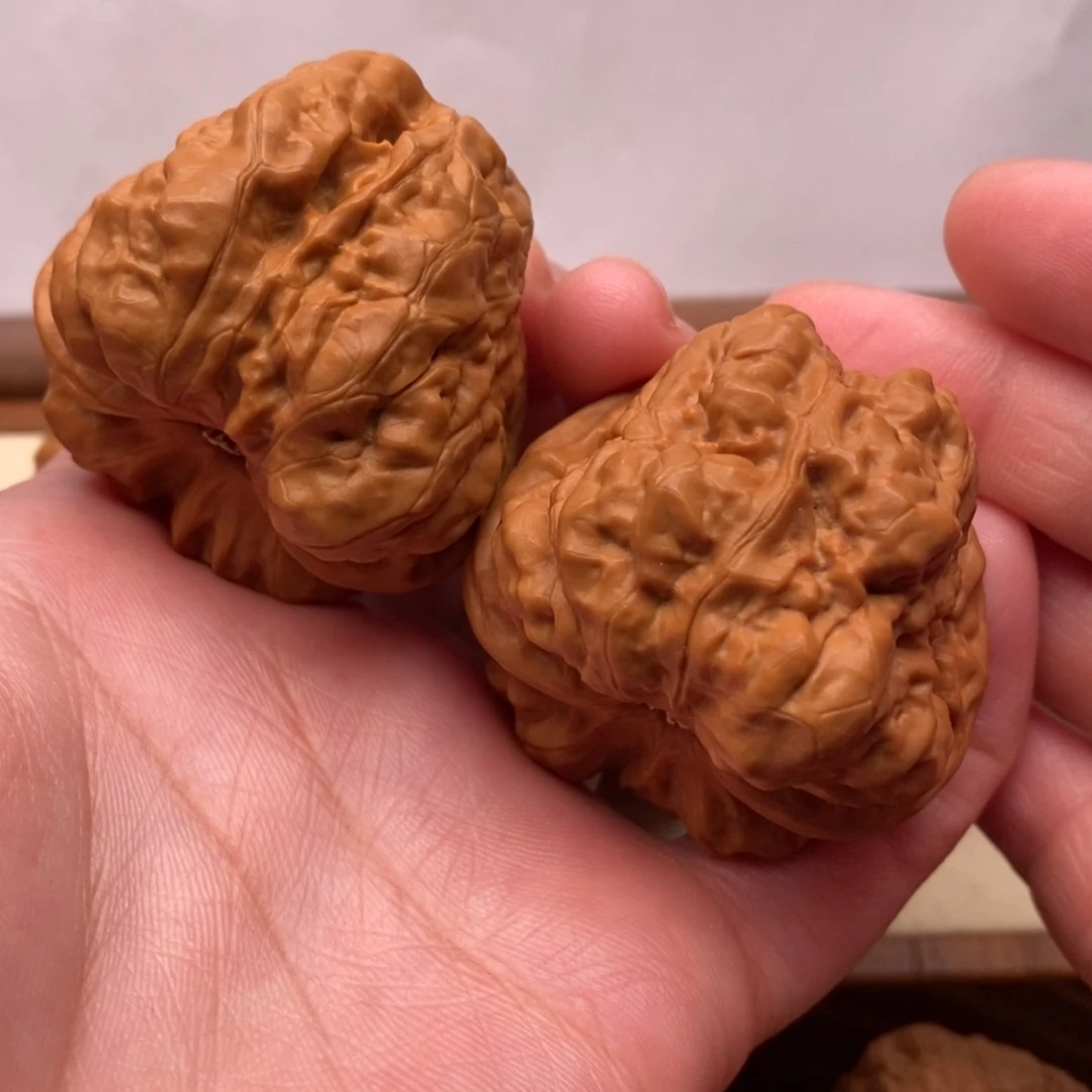 【闪购商品】把件文玩核桃边42左右
