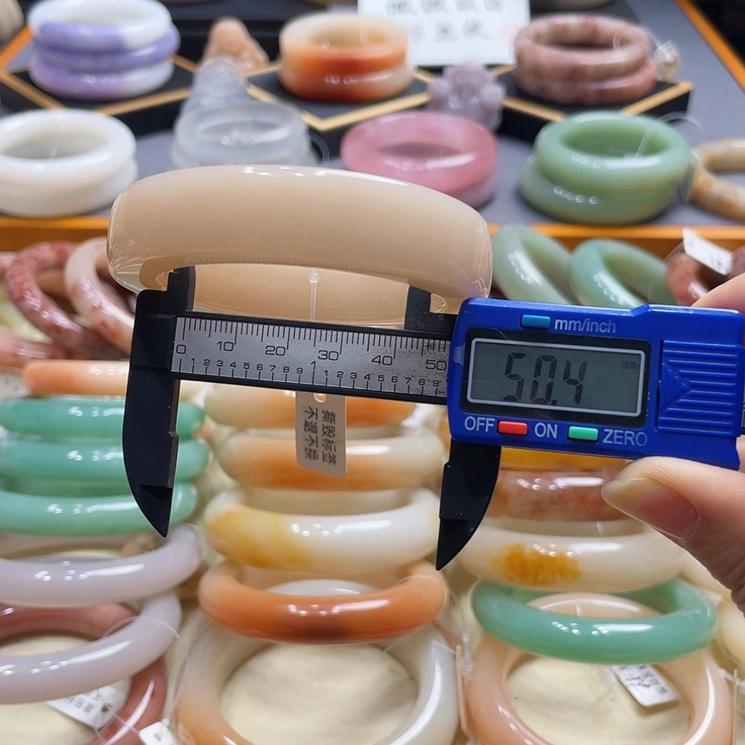 未镶嵌手镯石英岩玉