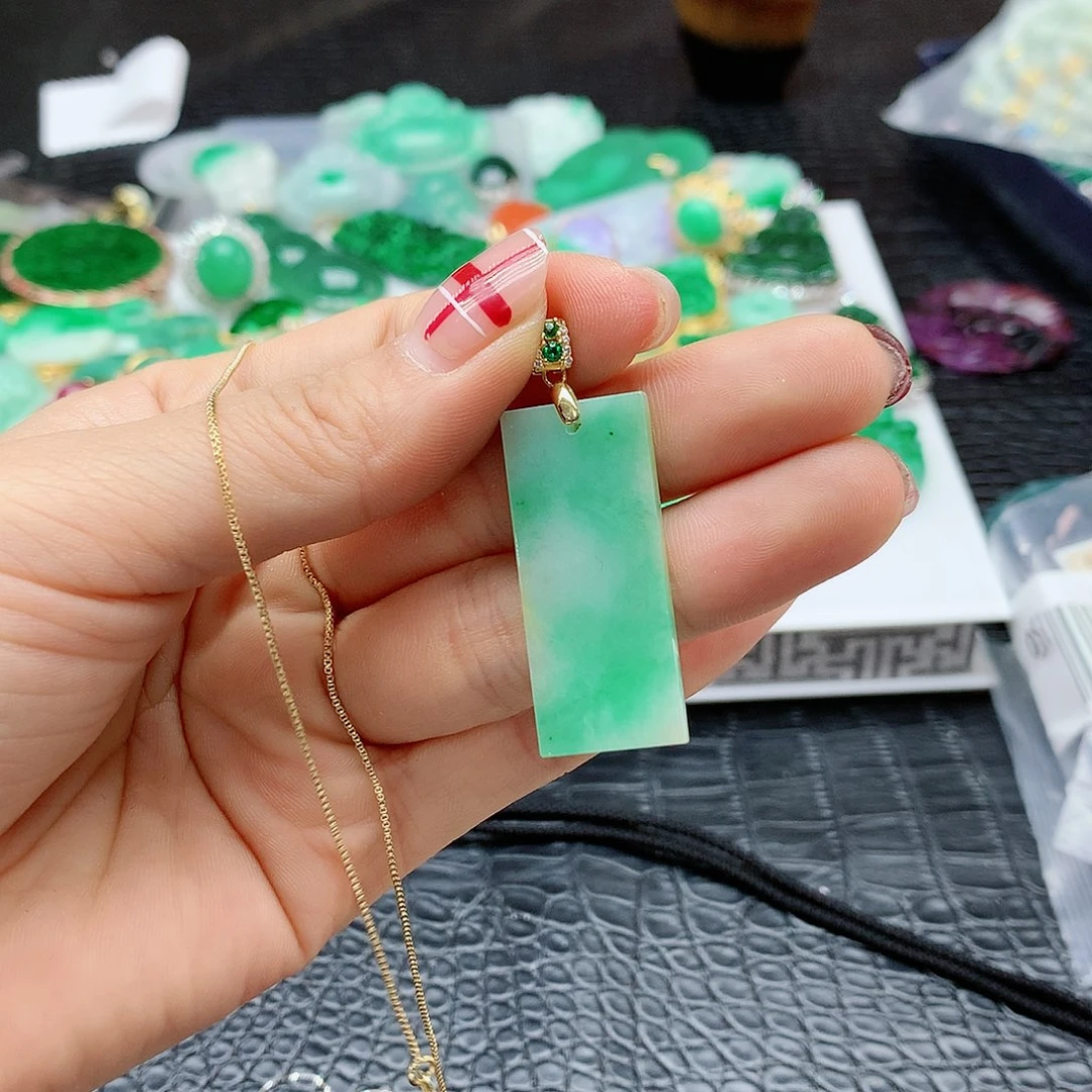 【闪购商品】翡翠吊坠(赠链)合金