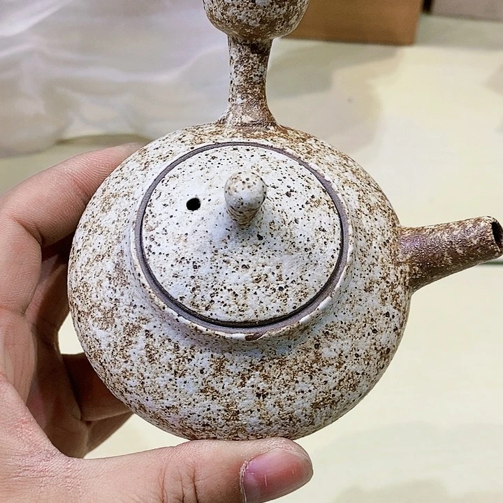 紫砂聚鑫中古杂项瓷器如图所示