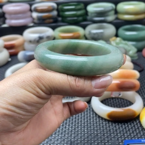 石英岩玉未镶嵌手镯