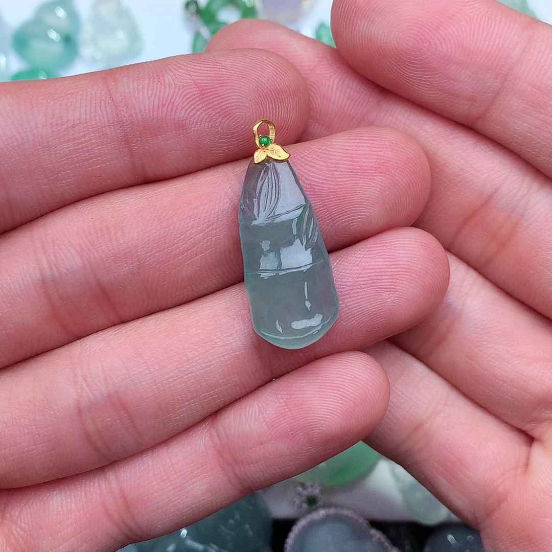 翡翠吊坠(不含链)18K金镶嵌