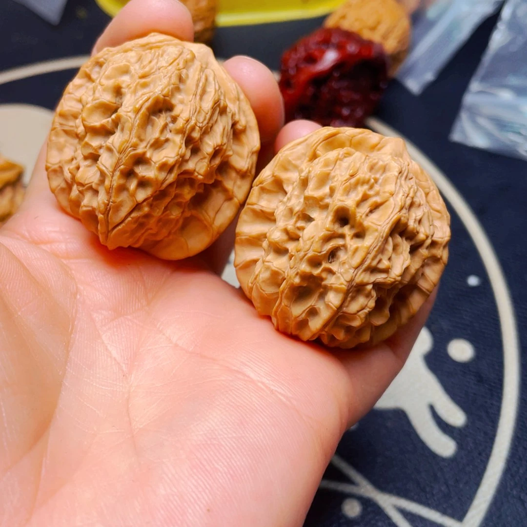 文玩核桃吊坠马老四一对