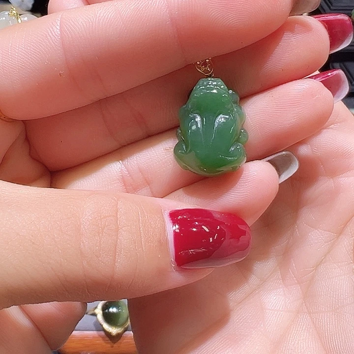 颈饰18K金镶嵌和田玉