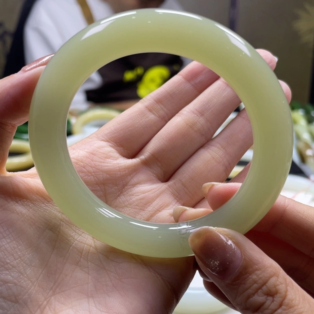 和田玉未镶嵌手镯57胖圆