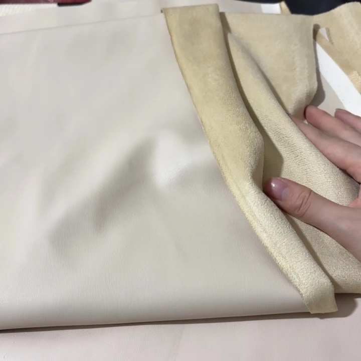 混纺浅卡其色高货麂皮1米。