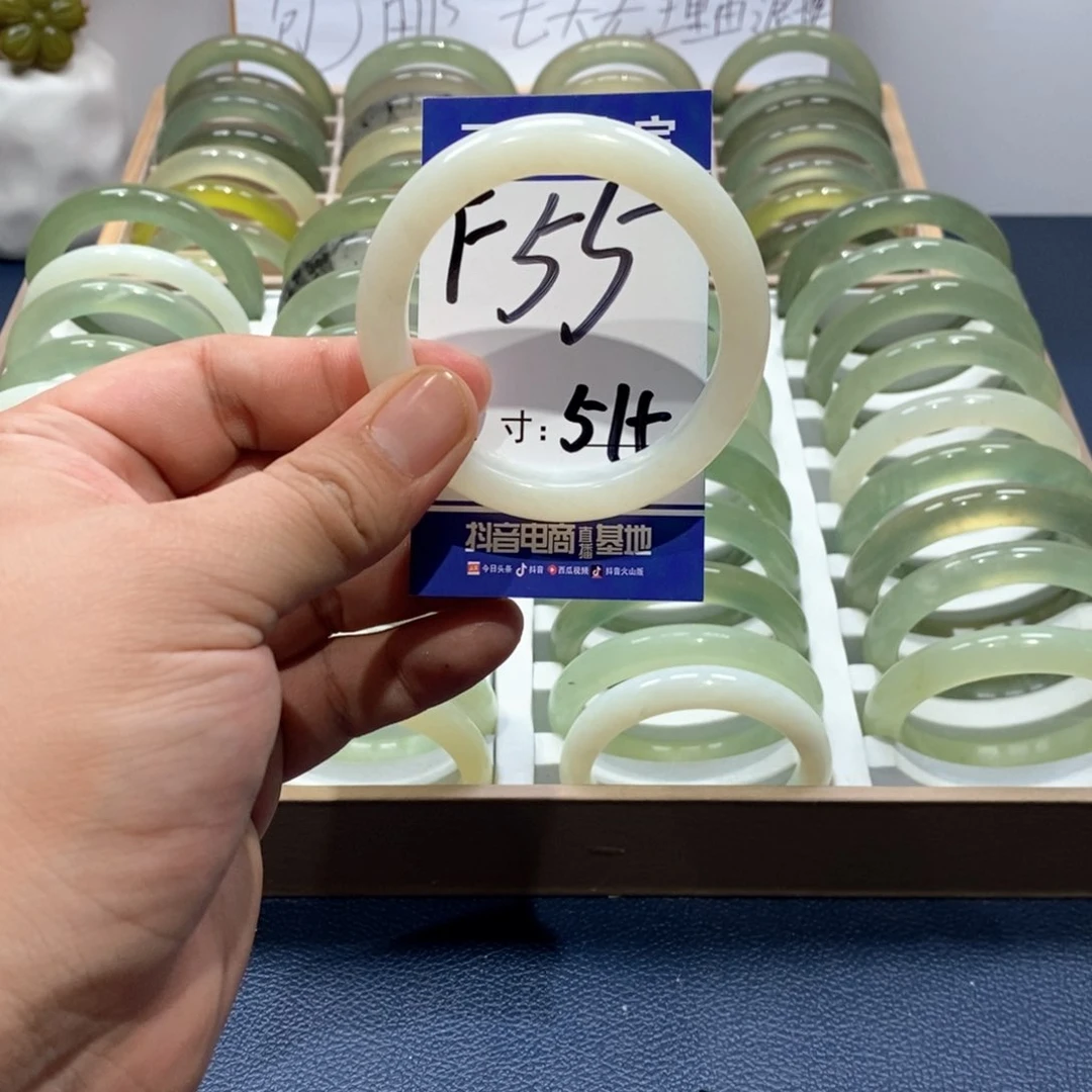 岫玉手镯未镶嵌手镯