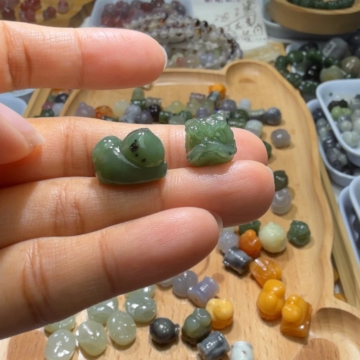 ****、和田玉未镶嵌珠宝半成品