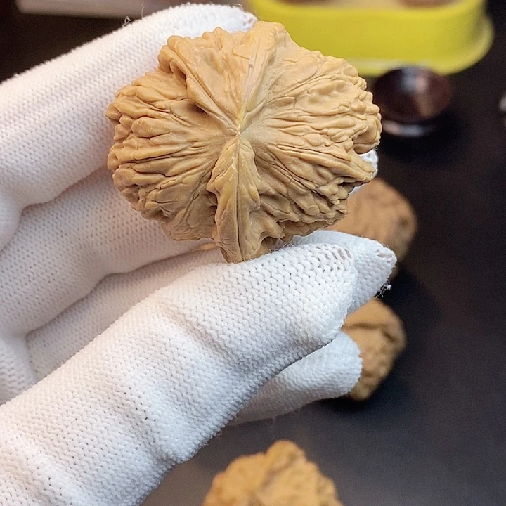 文玩核桃吊坠z*x有黄瑕疵不退不换