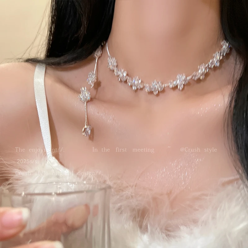铜合金合成锆石项链 超仙水滴流苏锁骨链女气质轻奢小众颈链配饰