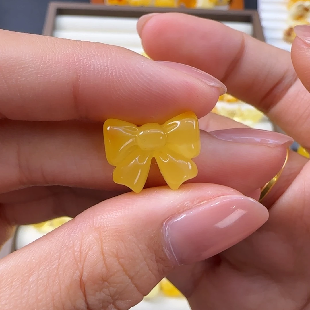 琥珀未镶嵌珠宝奇石会****英蜜蜡