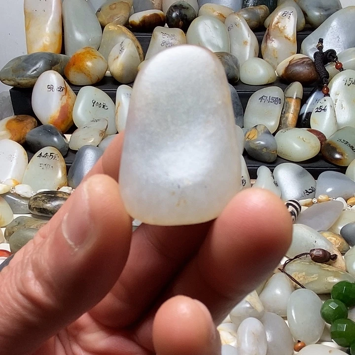 和田玉未镶嵌颈饰吊坠