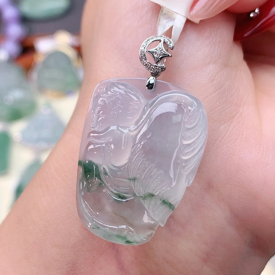 翡翠18K金镶嵌颈饰天使