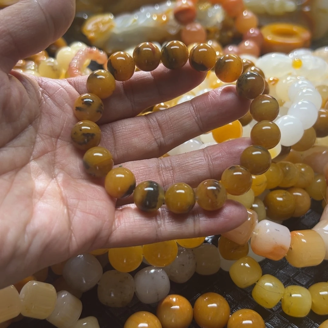 石英质玉未镶嵌颈饰