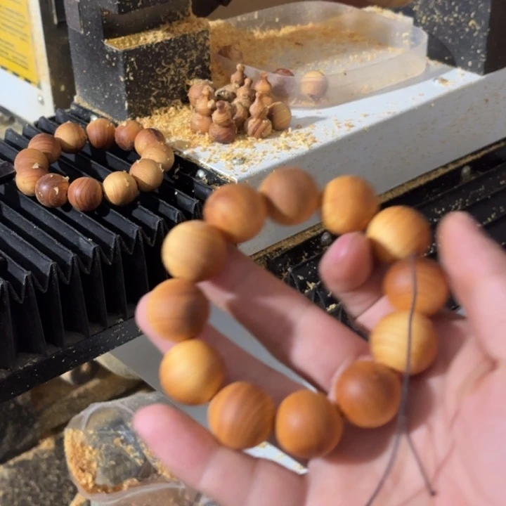 6***6柏木黑油2.0毛坯手串