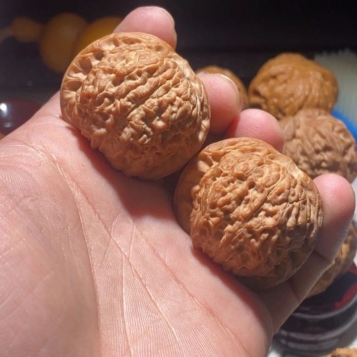 张***仔文玩核桃把件42血麒麟