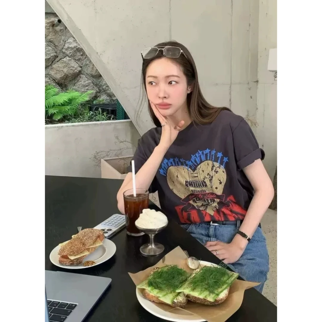 孟婆家【两种版型】Rai*韩代！车静媛同款复古爱心印花短袖上衣～075